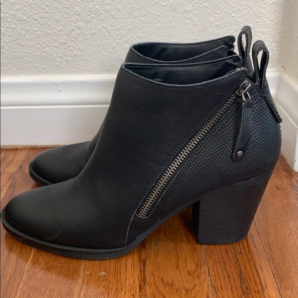 DV Dolce Vita Black zip up Booties Size 8.5